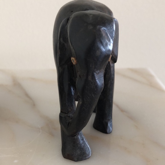 Two Vintage Hand-carved Wood Elephants from Ghana - Picture 8 of 10